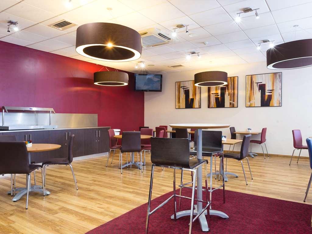 Travelodge Central Лестер Ресторан фото
